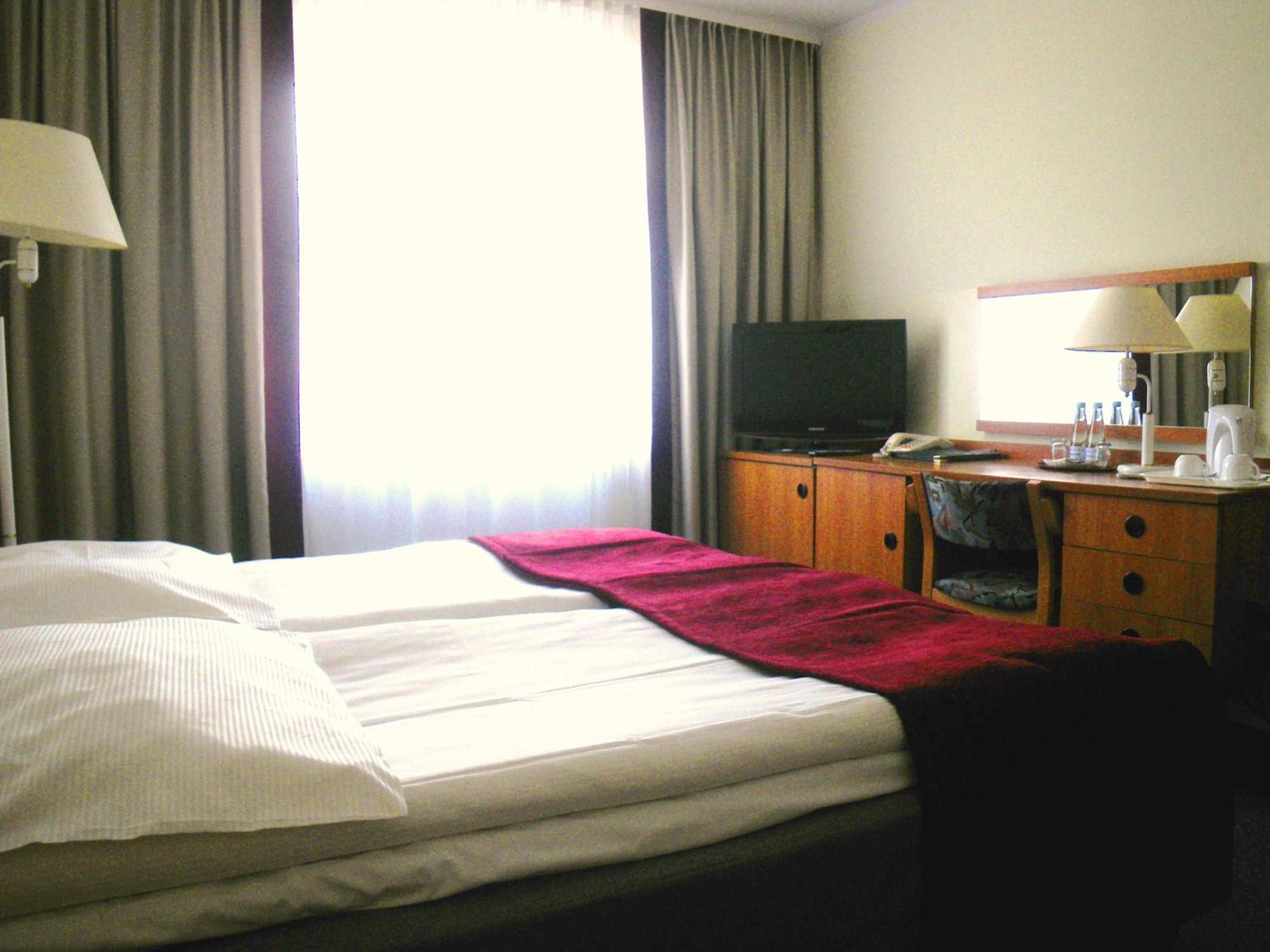 Hotel Ior พอซนาน ภายนอก รูปภาพ