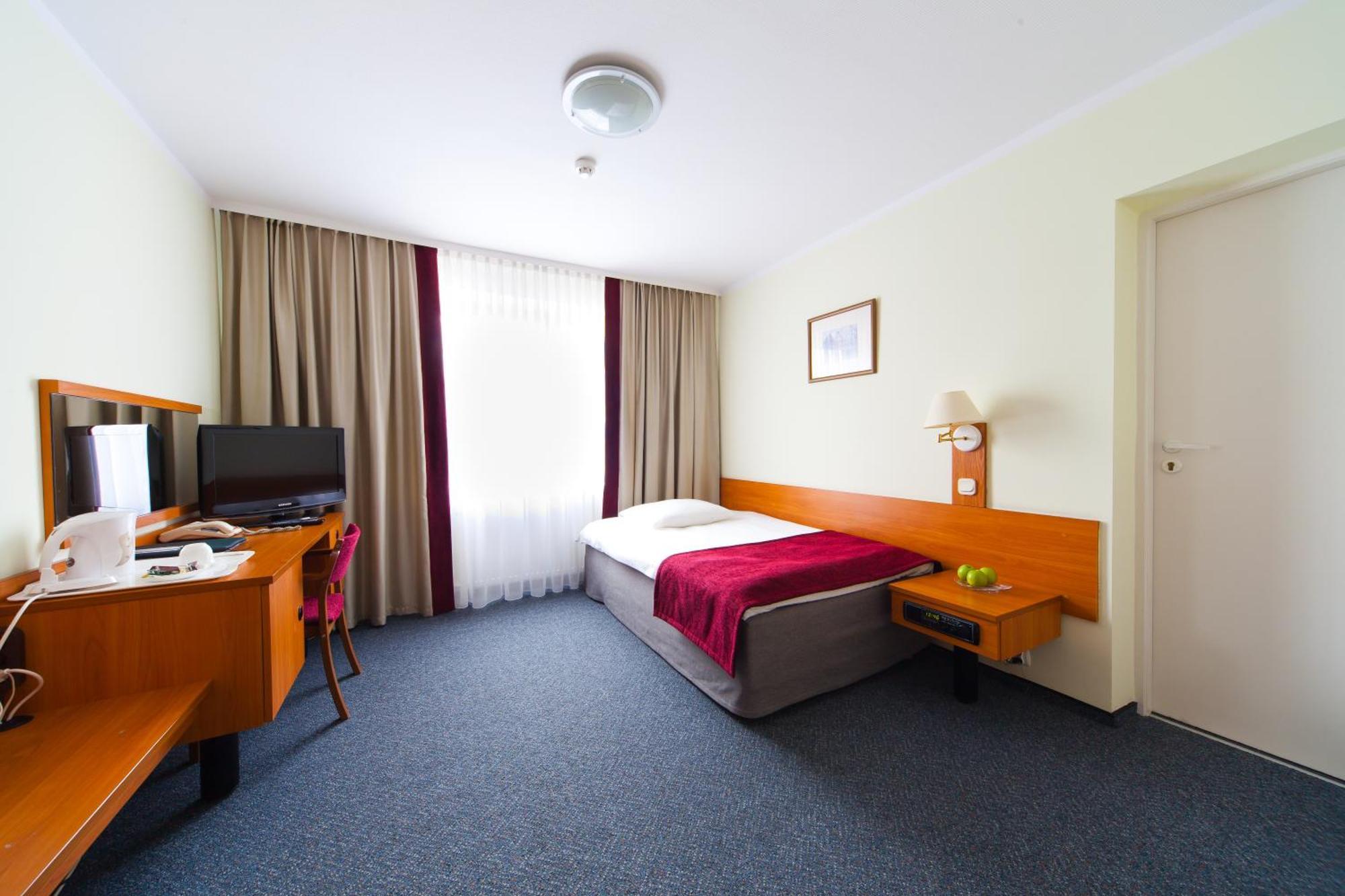 Hotel Ior พอซนาน ภายนอก รูปภาพ