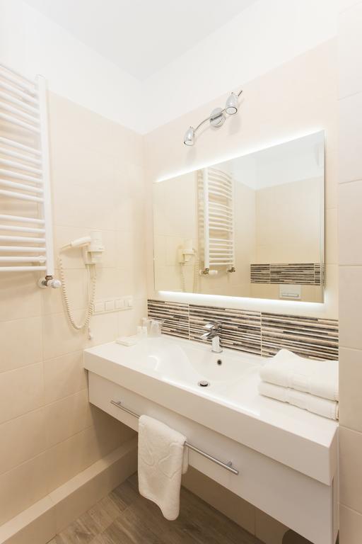 Hotel Ior พอซนาน ภายนอก รูปภาพ